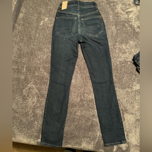 Curvy High-Rise Skinny Jeans in Lanette Wash - Picture 6 of 6